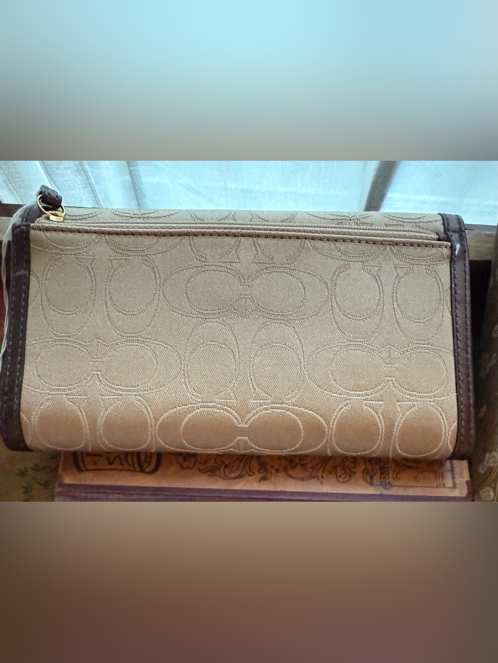 Coach Signature Canvas Turnlock Wallet - Khaki Brown EUC - Picture 4 of 12